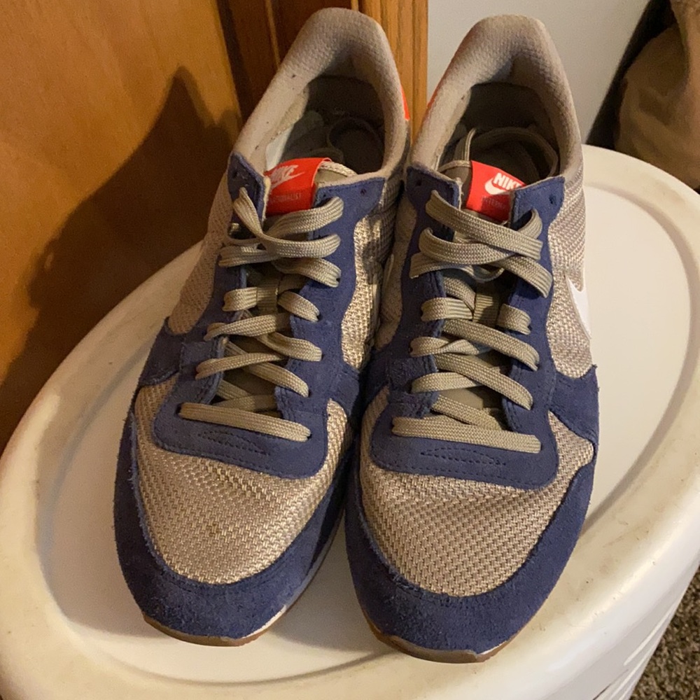 Shoes - Picture 2 of 6